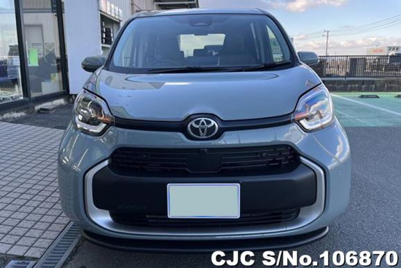 Toyota Sienta in Urban Khaki for Sale Image 3