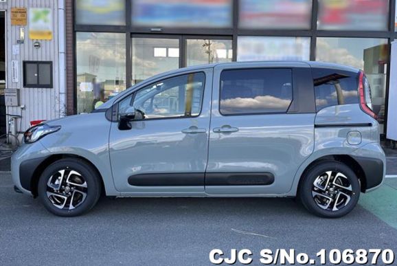 Toyota Sienta in Urban Khaki for Sale Image 4