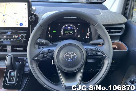 Toyota Sienta in Urban Khaki for Sale Image 10