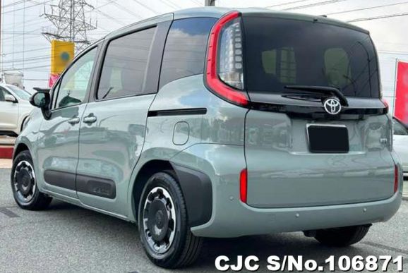 Toyota Sienta in Urban Khaki for Sale Image 1