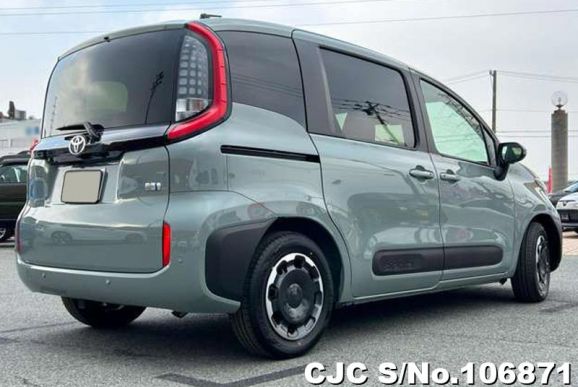 Toyota Sienta in Urban Khaki for Sale Image 2