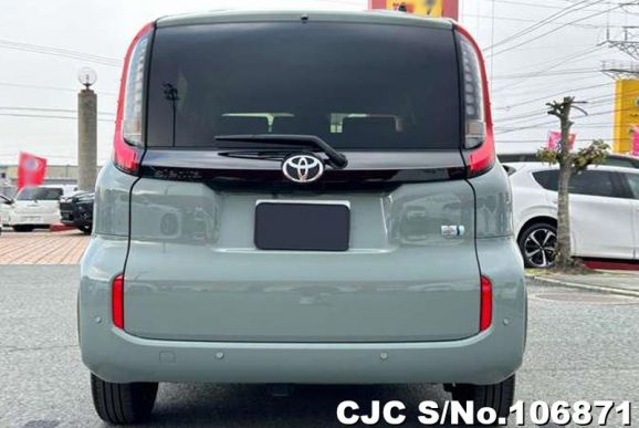 Toyota Sienta in Urban Khaki for Sale Image 5