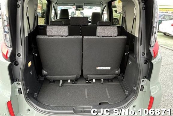 Toyota Sienta in Urban Khaki for Sale Image 8