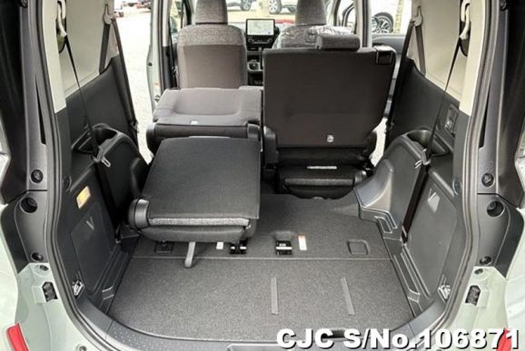 Toyota Sienta in Urban Khaki for Sale Image 9