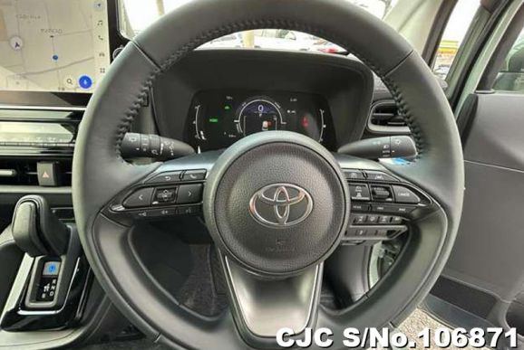 Toyota Sienta in Urban Khaki for Sale Image 16