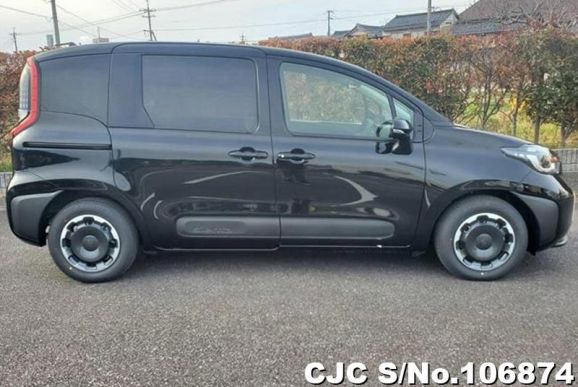 Toyota Sienta in Black for Sale Image 4