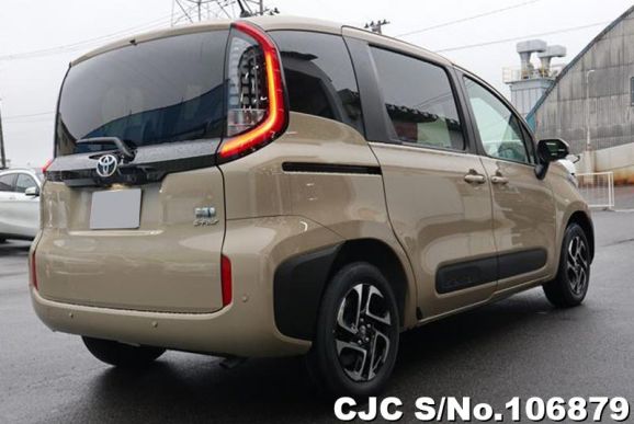 Toyota Sienta in Brown for Sale Image 1