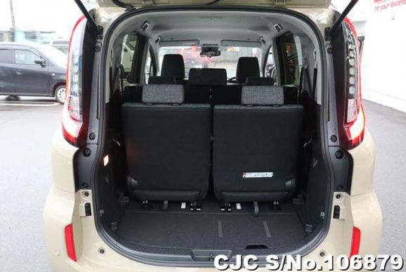 Toyota Sienta in Brown for Sale Image 8