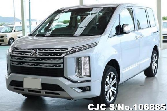 Mitsubishi Delica D5 in Pearl for Sale Image 3