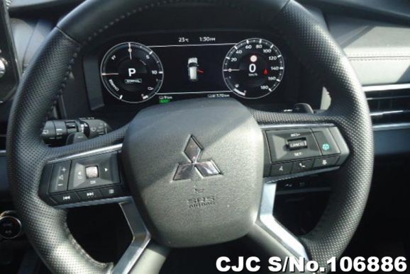 Mitsubishi Outlander in Silver for Sale Image 8