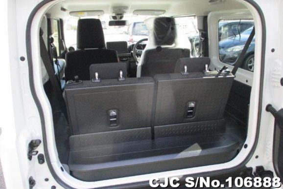 Suzuki Jimny in Pearl for Sale Image 8