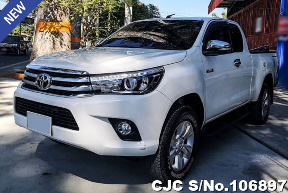 Toyota Hilux in White for Sale Image 3