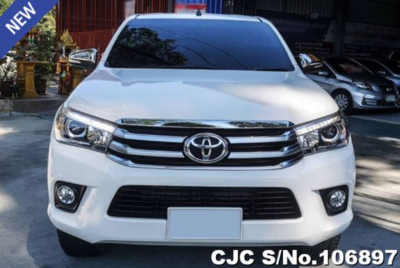 Toyota Hilux in White for Sale Image 4