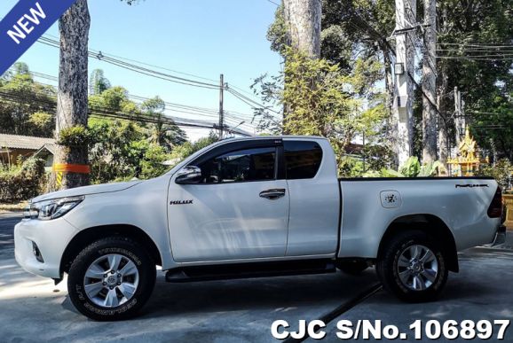 Toyota Hilux in White for Sale Image 6