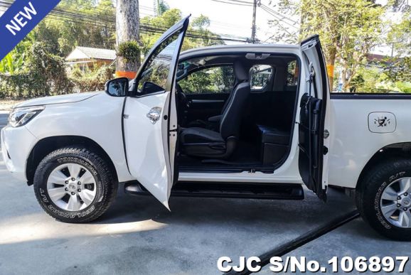 Toyota Hilux in White for Sale Image 7