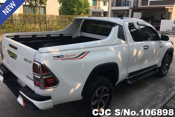 Toyota Hilux in White for Sale Image 1