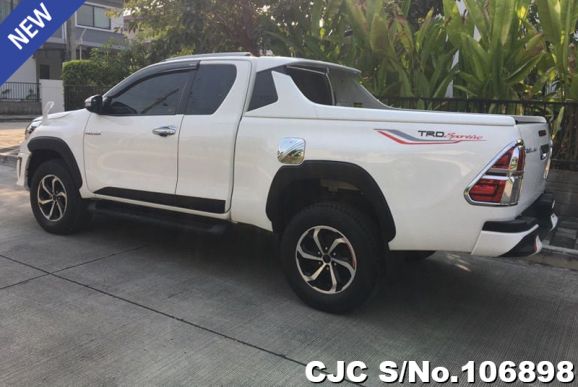 Toyota Hilux in White for Sale Image 2