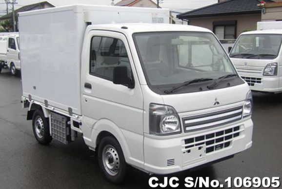 Mitsubishi Minicab in White for Sale Image 0