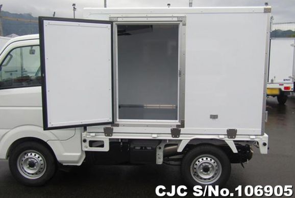 Mitsubishi Minicab in White for Sale Image 7