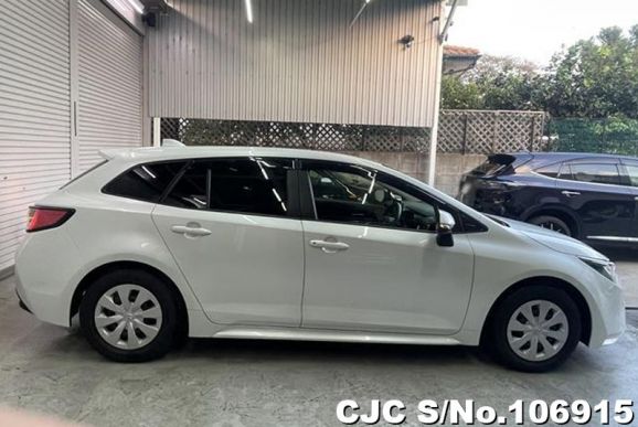 Toyota Corolla in Pearl for Sale Image 5