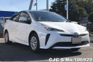 Toyota Prius in White for Sale Image 0