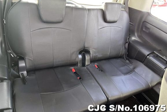 Toyota Noah in Pearl for Sale Image 10