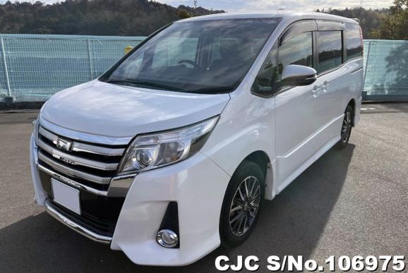 Toyota Noah in Pearl for Sale Image 3