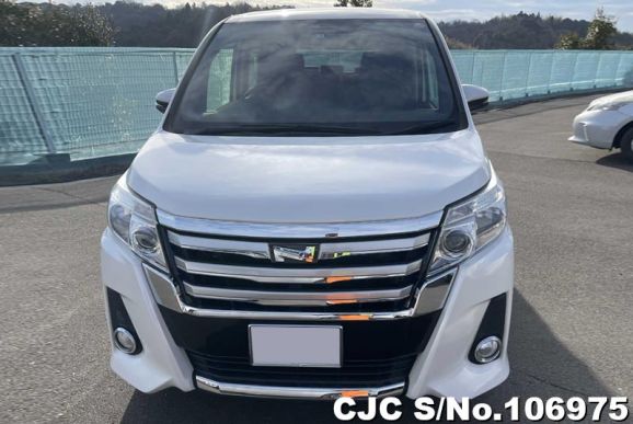 Toyota Noah in Pearl for Sale Image 4