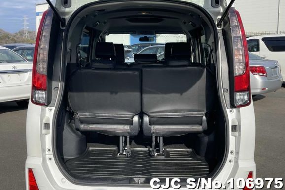 Toyota Noah in Pearl for Sale Image 8