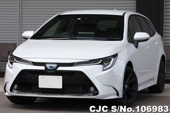 Toyota Corolla in Pearl for Sale Image 3