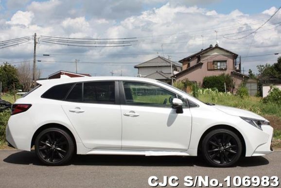 Toyota Corolla in Pearl for Sale Image 6