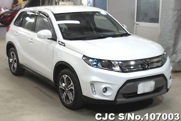 Suzuki Escudo in White for Sale Image 0