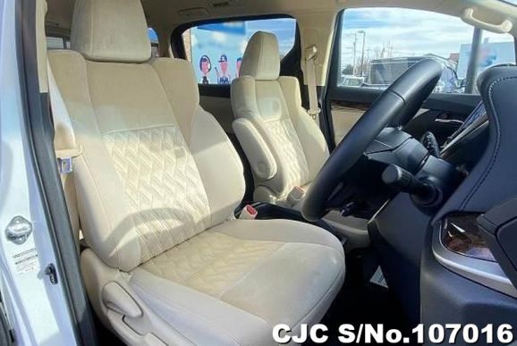 Toyota Alphard in Pearl for Sale Image 4