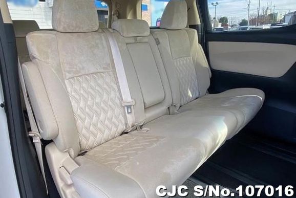 Toyota Alphard in Pearl for Sale Image 5