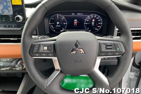 Mitsubishi Outlander in White for Sale Image 15