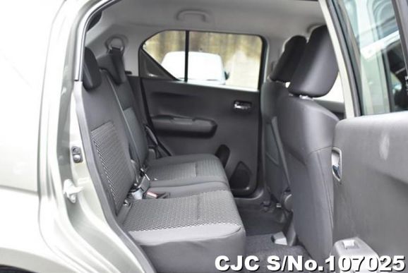 Suzuki Ignis in Green for Sale Image 14