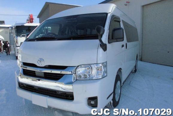 Toyota Hiace in White for Sale Image 3