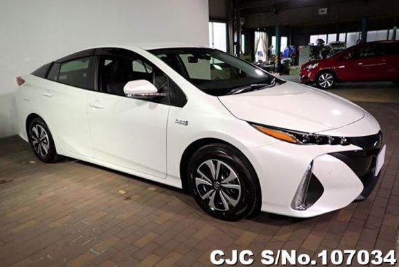 Toyota Prius in White for Sale Image 0