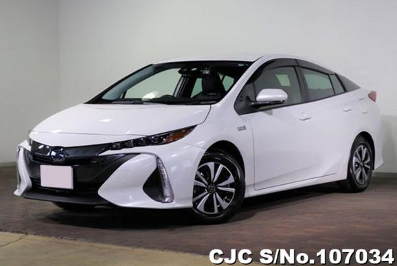 Toyota Prius in White for Sale Image 2