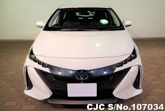 Toyota Prius in White for Sale Image 3