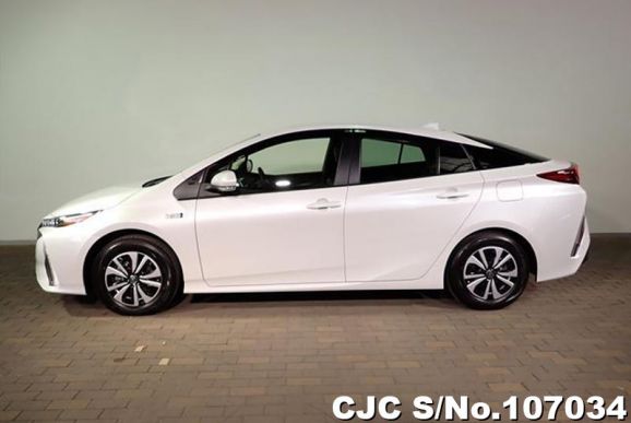 Toyota Prius in White for Sale Image 5