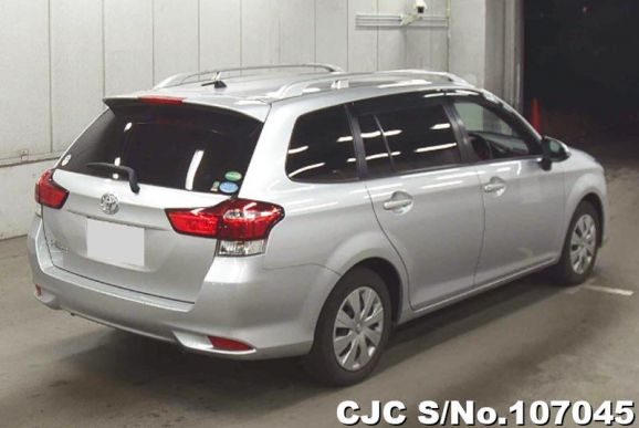 Toyota Corolla Fielder in Silver for Sale Image 2