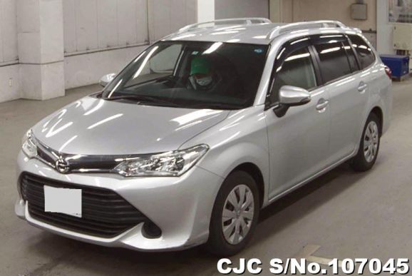 Toyota Corolla Fielder in Silver for Sale Image 3