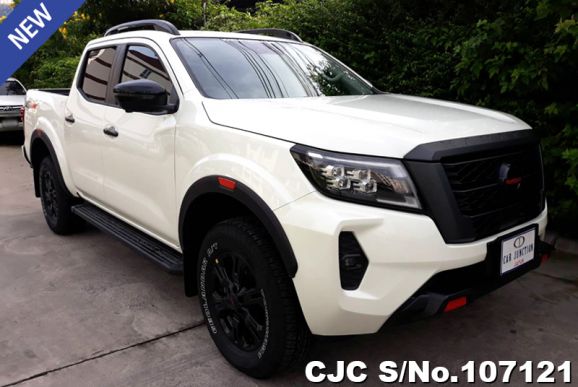 Nissan Navara in Pearl White for Sale Image 0