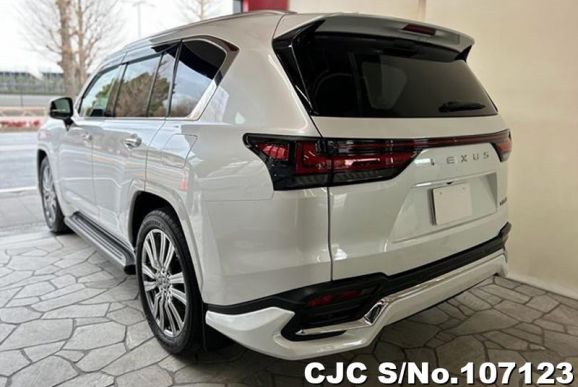 Lexus LX 600 in Pearl for Sale Image 1