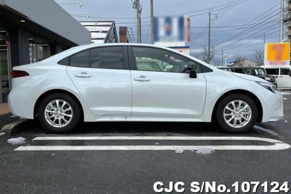 Toyota Corolla in Pearl for Sale Image 6