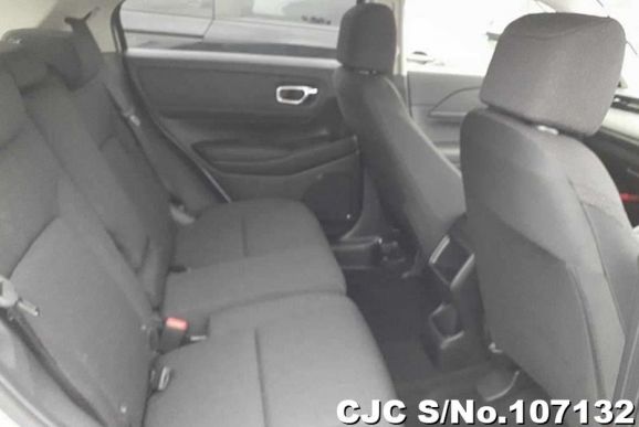 Honda Vezel in White for Sale Image 8