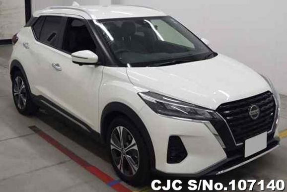 Nissan Kicks in White for Sale Image 0