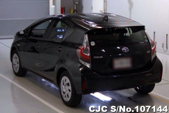 Toyota Aqua in Black for Sale Image 2