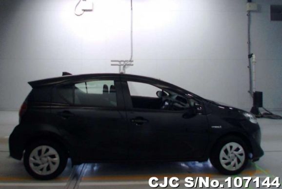 Toyota Aqua in Black for Sale Image 4